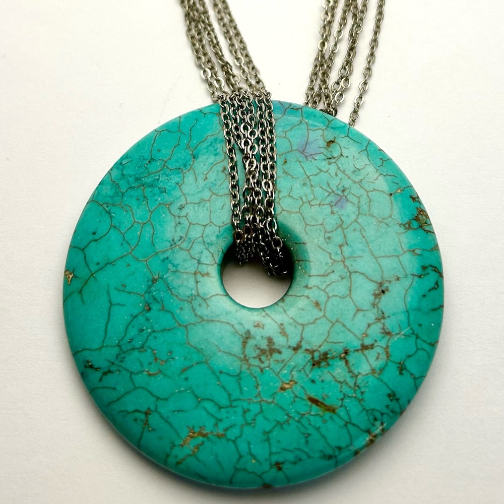 Large turquoise colour “donut “ pendant necklace